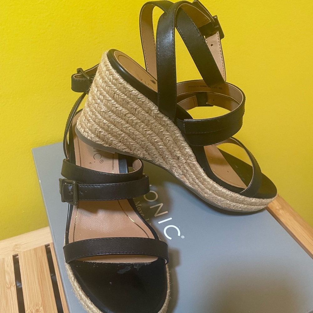 Vionic Black Wedges - Picture 5 of 8